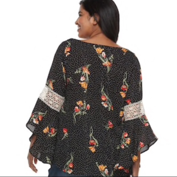 NWT 🌹 CROCHET BELL SLEEVE BLOUSE TOP Size 2X - Picture 2 of 4